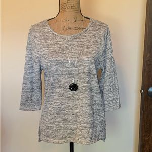 Cute petite top-New without tag! (Necklace not included)